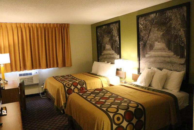 Hotel Super 8 By Wyndham Windsor/Madison North Exterior foto